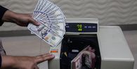 Media China dan Singapura Soroti Rupiah Tembus Rp 18.000 Per Dollar AS