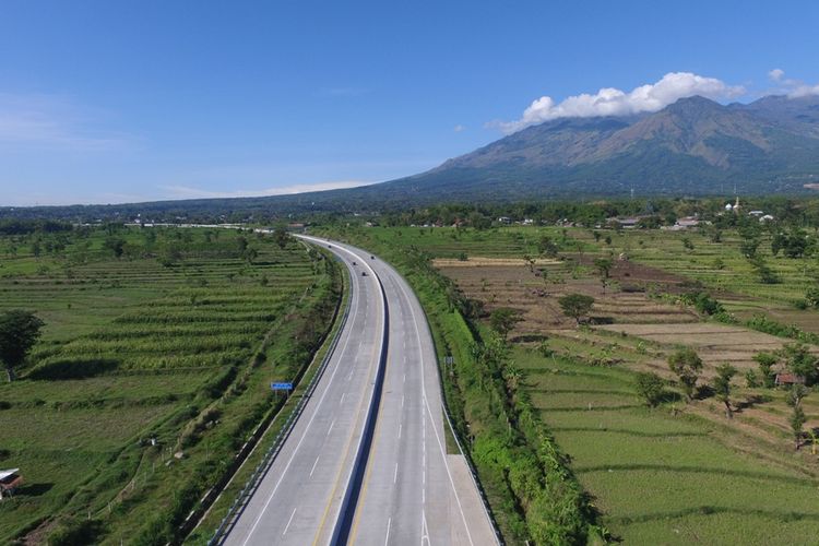 Tarif Tol Surabaya Malang terbaru adalah Rp 58.500 dengan asumsi biaya Tol Surabaya Malang masuk dari Waru hingga GT Malang. Penetapan tarif Tol Surabaya Malang atau tarif Tol Malang Surabaya disesuaikan dengan golongan kendaraan dan gerbang keluar masuk. 