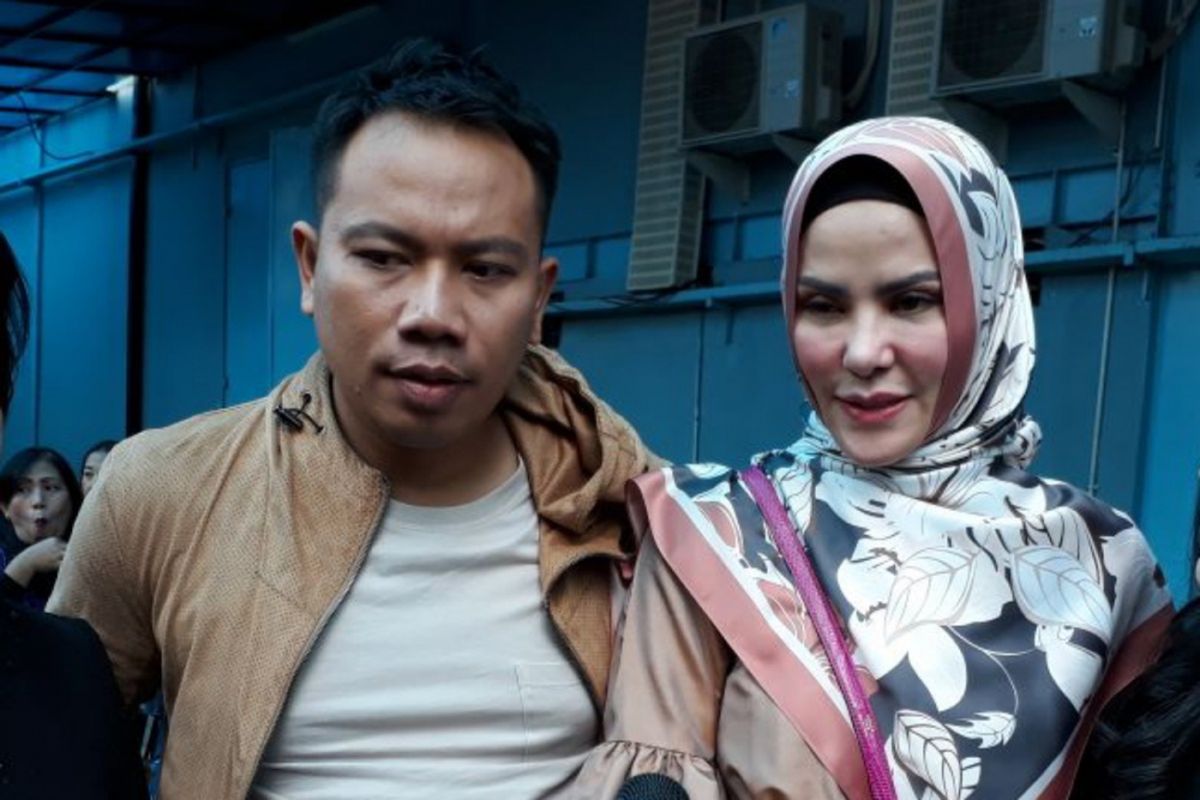 Angel Lelga dan Vicky Prasetyo dalam wawancara di Studio TransTV, Mampang, Jakarta Selatan, Kamis (18/1/2018).