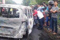 Pengangkatan Bangkai Mobil Terbakar di Bintaro Jadi Tontonan