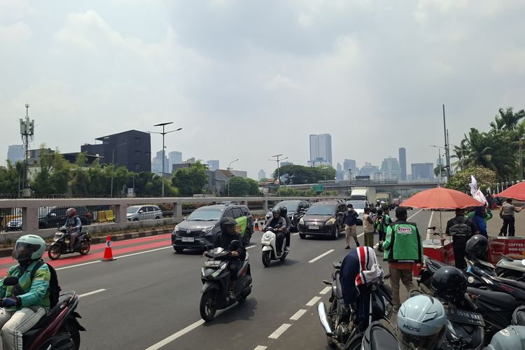 Kondisi Terkini Lalu Lintas Depan Gedung DPR Jelang Demo, Belum Ada Rekayasa Lalin