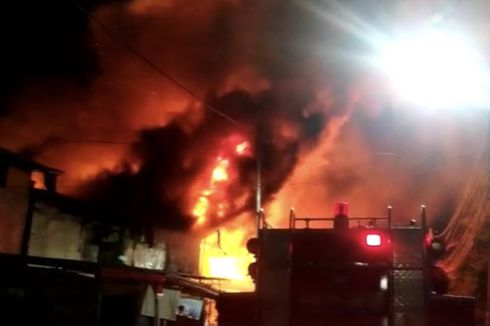 20 Rumah di Cideng Hangus Terbakar, 1 Warga Pingsan Tertimpa Selang saat Bantu Padamkan Api