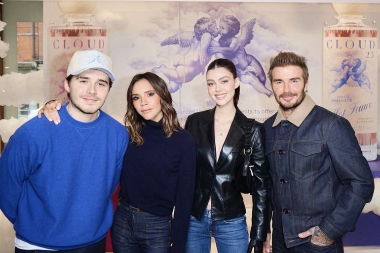 Momen kebersamaan keluarga Beckham dengan sang menantu Nicola Peltz. Brooklyn Beckham mengungkap alasan di balik keputusannya menolak rekonsiliasi dengan orang tuanya, dengan menyebut kesehatan mental dan perlindungan pernikahannya sebagai faktor utama.