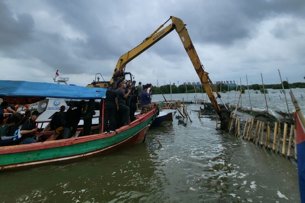Skandal Pagar Laut di Bekasi, Dua Mantan Kades Kakak Adik Jadi Tersangka