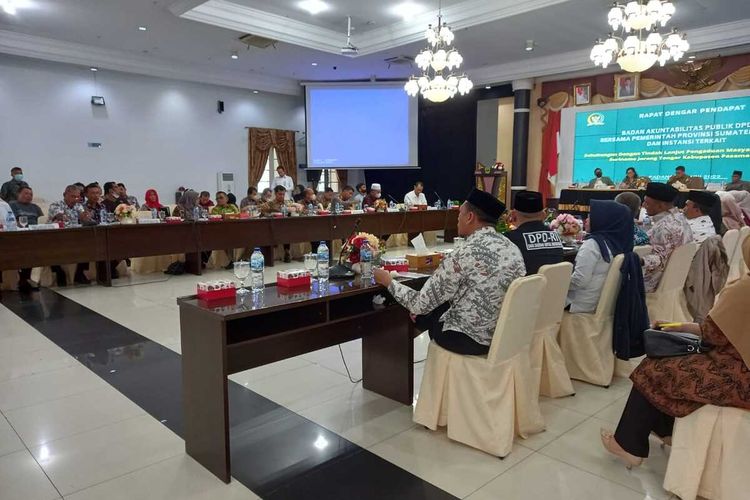 Suasana RDP yang digelar DPD RI terkait sengketa lahan di Pasaman Barat, Kamis (23/6/2022) di kantor Gubernur Sumbar.