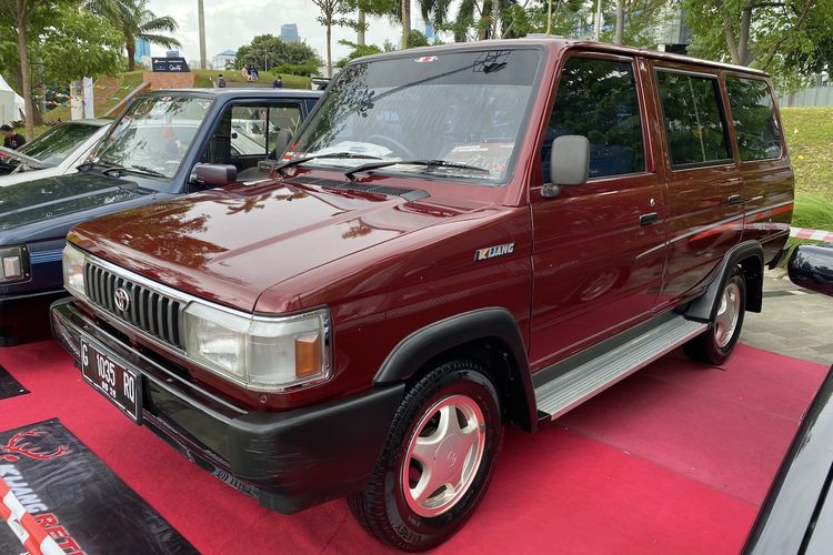 Kijang Long Grand Extra di Indonesia Automodified (IAM) x IIMS Motobike Show 2021 