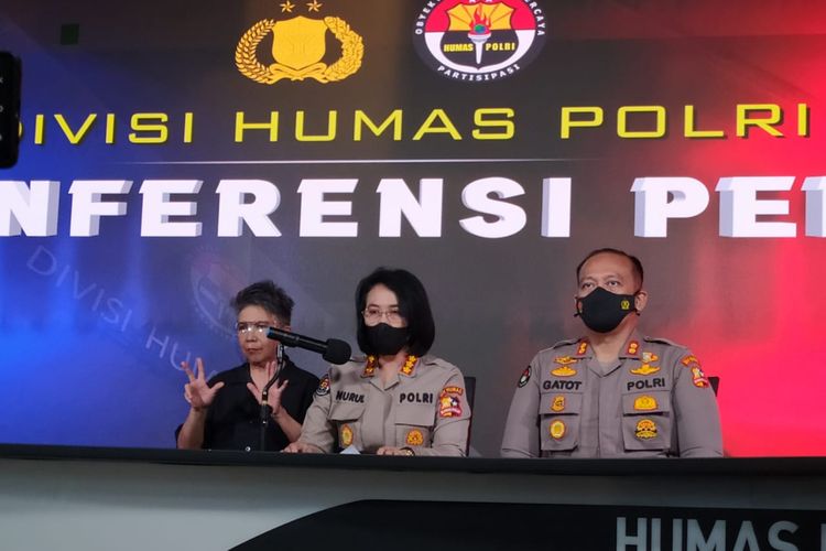 Kepala Bagian Penerangan Umum (Kabag Penum) Divisi Humas Polri Kombes Nurul Azizah dalam konferensi pers di Mabes Polri, Jakarta, Selasa (2/8/2022).