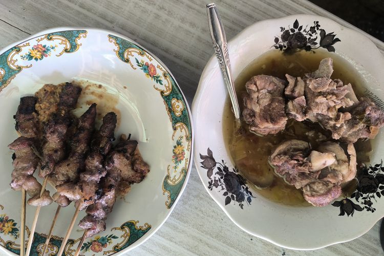 Sate Pak Jumla Jadi Legenda di Pamekasan, Rahasia Bumbu dibalik Omset 9 Juta Per Hari 