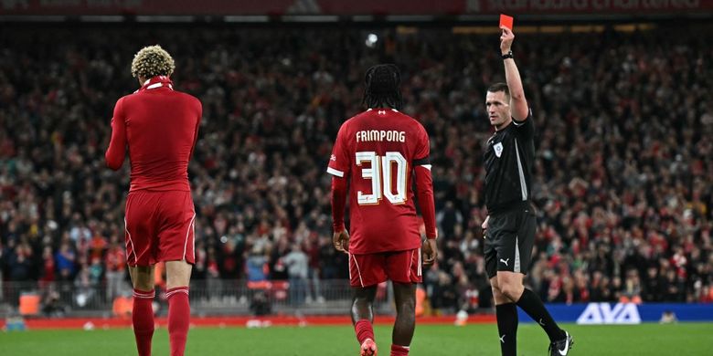 Hugo Ekitike menjadi penentu kemenangan Liverpool saat menyingkirkan Southampton dengan skor 2-1 di putaran ketiga Carabao Cup, Selasa (23/9/2025) malam waktu setempat atau Rabu dini hari WIB. Namun, selebrasi membuka jersey sang striker justru membuatnya harus meninggalkan lapangan lebih cepat