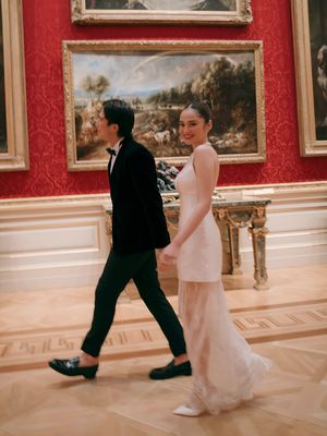 Gaya prewedding Syifa Hadju dan El Rumi mencuri perhatian. Tampil elegan bak editorial fashion, dengan sentuhan minimalis dan mewah.