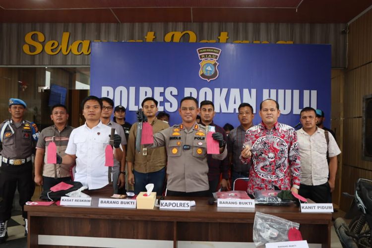 Polres Rohul menggelar konferensi pers penangkapan lima pelaku spesialis bobol rumah kosong, Selasa (5/9/2023).