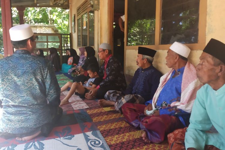 Suasana rumah duka Hilmi Yasin salah satu anggota KPPS Lombok Tengah yang meninggal diduga akibat kelelahan, Rabu (8/5/2019). 