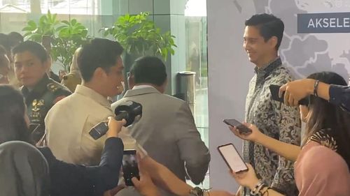 Anwar Usman Dicopot dari Ketua MK, Prabowo Kabur Sambil Lari-lari