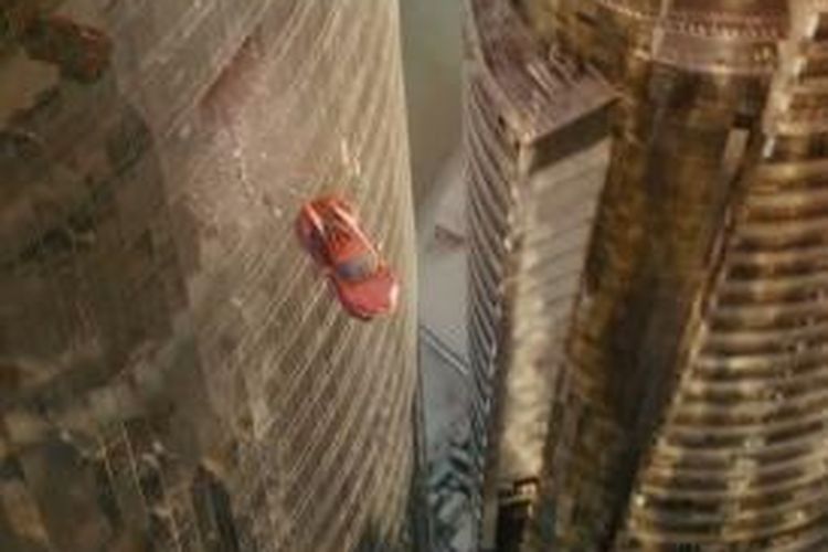 Film Hollywood Fast & Furious 7 memperlihatkan aksi Vin Diesel saat mengeksploitasi bangunan bertingkat tinggi dari Uni Emirat Arab. 