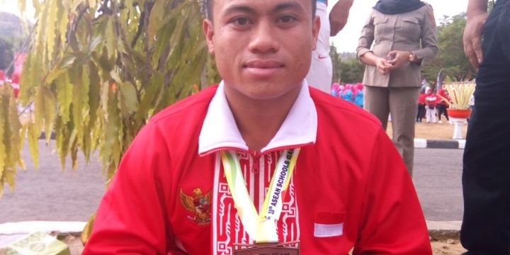 Atlet masa depan sepak takraw asal Gorontalo Utara, Raden Mateka. Sejak SMP di kelas VII, kelahiran Kecamatan Sumalata, Gorontalo Utara pada 2000 ini jatuh cinta pada sepak takraw.
