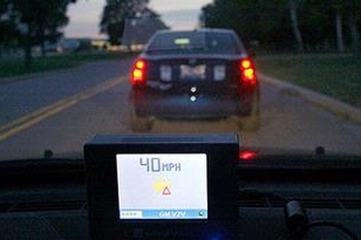 Sistem peringatan dinia portabel untuk pengemudi yang dikembangkan GM yang bisa disambungkan sistem informasi bawaan mobil