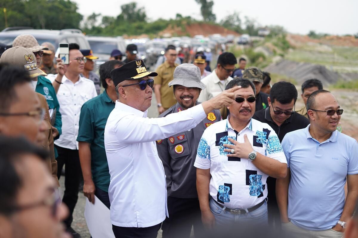 Wakil Gubernur Sumatera Selatan Cik Ujang saat meninjau lokasi pembangunan jalan khusus angkutan baru bara di Kabupaten Lahat dan Muara Enim, Selasa (12/8/2025).