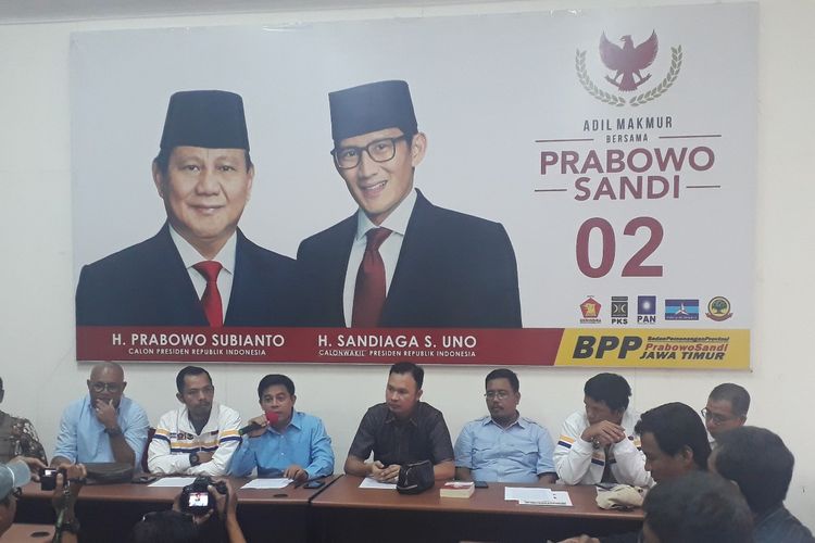 Ketua BPP Jatim, Soepriyatno (tengah)