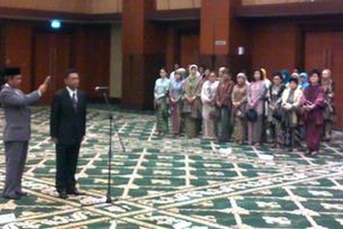 Agung Kuswandono resmi menggantikan Thomas Sugijata untuk memimpin Direktorat Jenderal Bea dan Cukai Kementrian Keuangan, setelah dilantik oleh Menteri Keuangan Agus Martowardojo, di Jakarta, Senin (25/4/2011).