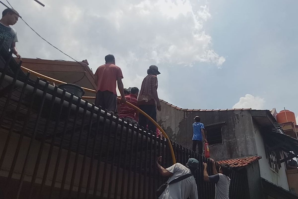 Rumah di Jalan Pembina II RT 02/RW 06, Kelurahan Palmeriam, Kecamatan Matraman, terbakar pada Selasa (3/11/2020) siang WIB.