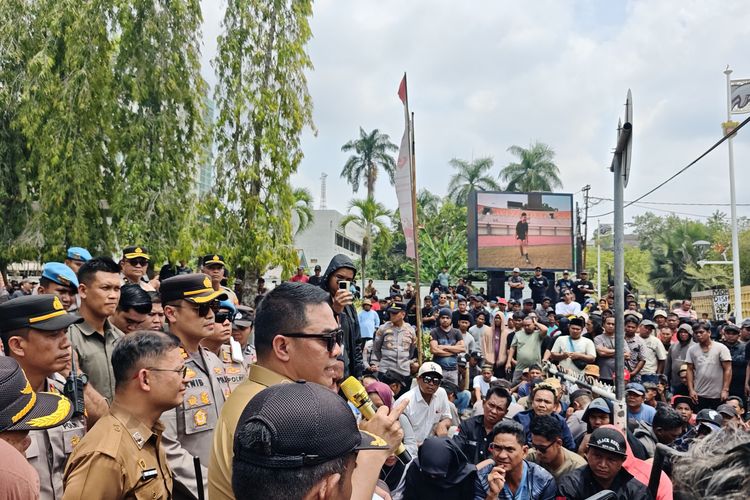 Tanggapi Demo Sopir Truk, Wali Kota Samarinda Ungkap Jual Beli Antrean Solar Rp 150.000