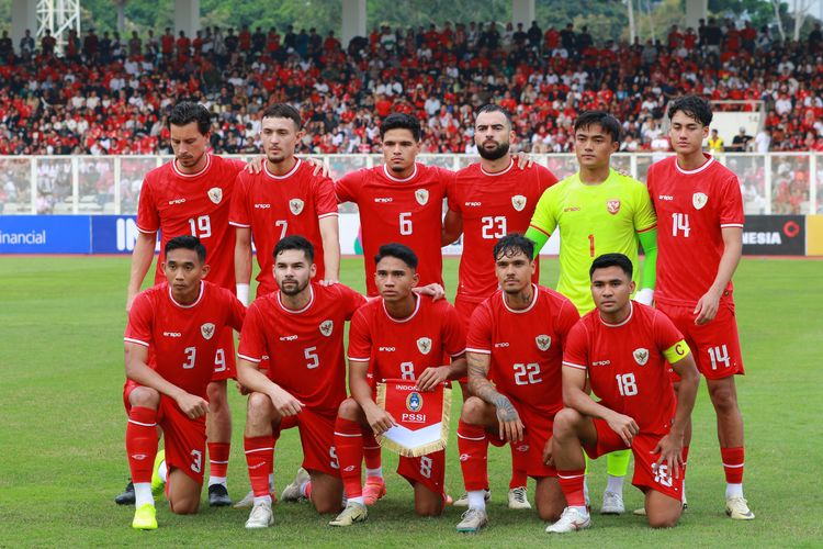 Timnas Indonesia berpose jelang laga uji coba melawan Tanzania di Stadion Madya, kompleks Gelora Bung Karno, Senayan, Jakarta, Minggu (2/6/2024).