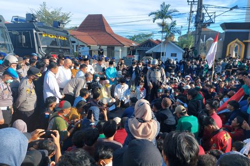 Usai Demo Ricuh, 26 Anggota DPRD Duduk Bareng Mahasiswa di Aspal