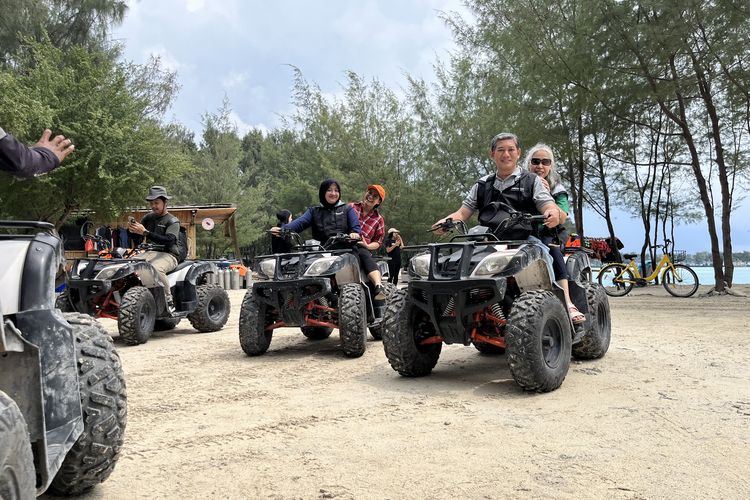 Keliling hutan naik ATV di Asha Resort, Pulau Payung, Kepulauan Seribu, Senin (27/11/2023).