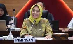 Polemik Disertasi Menteri Bahlil, Ketua Komisi X Sebut UI Sudah Proporsional