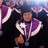 Senyum Bahagia Suyatmi Saat Diwisuda Menjadi Lulusan Lansia Tangguh di Usia 116 Tahun