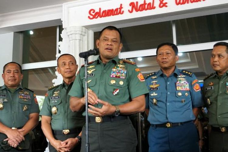 Panglima TNI Jenderal Gatot Nurmantyo saat ditemui usai perayaan Natal 2016 di Mabes TNI, Cilangkap, Jakarta Timur, Rabu (11/1/2017).
