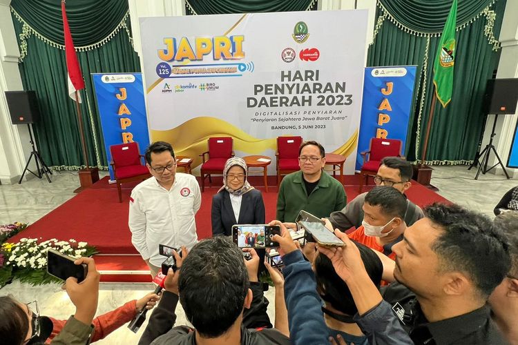 Kepala Dinas Komunikasi dan Informatika Jawa Barat (Jabar) Ika Mardiah dalam acara Jabar Punya Informasi (Japri) bertajuk Hari Penyiaran Daerah (Harsiarda) 2023: Digitalisasi Penyiaran di Gedung Sate, Kota Bandung, Senin (5/6/2023).  
