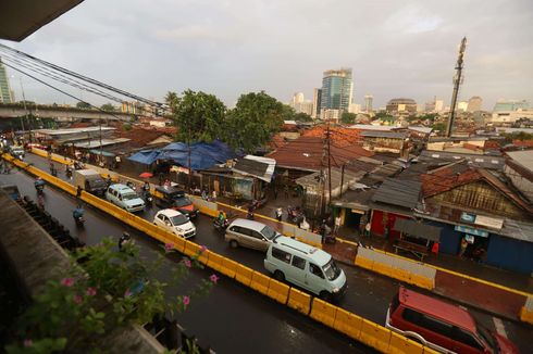 Polisi Pun Tak Bisa Hentikan Penutupan Jalan Jatibaru...