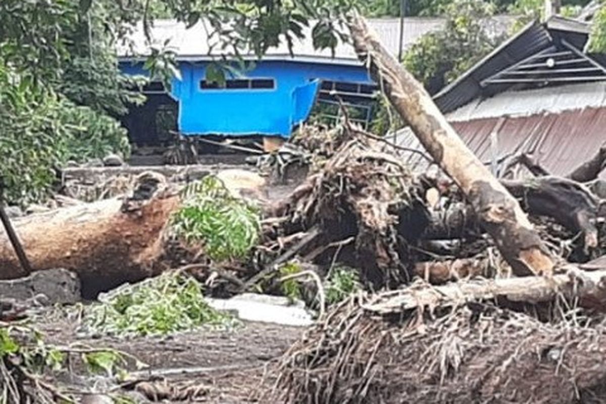 A house damaged by flood in Lembata Regency, East Nusa Tenggara on Sunday, April 4.