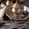 4 Bahan yang Aman untuk Membersihkan Noda pada Peralatan Makan Perak