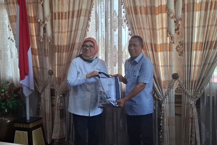 Bupati Bulungan Syarwani bersama dengan Direktur Manajemen Risiko PT Pupuk Indonesia Ninis Kesuma Andriani