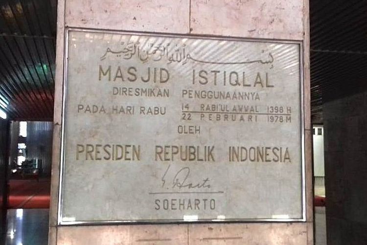 Masjid Istiqlal, masjid terbessar di Indonesia yang diresmikan oleh Presiden Soeharto pada 22 Februari 1978