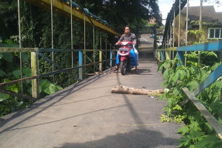 Jembatan gantung di Kelurahan Pisang Candi, Kecamatan Sukun, Kota Malang akan diperbaiki oleh Pemkot Malang.