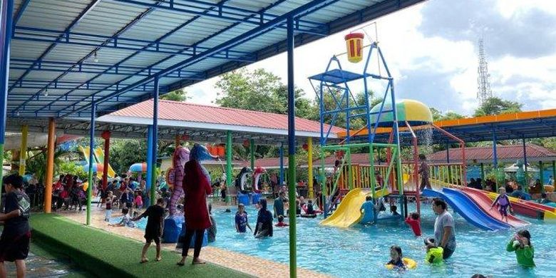 Suasana kolam di Wisata Kebun Gowa, di Kabupaten Gowa, Provinsi Sulawesi Selatan.