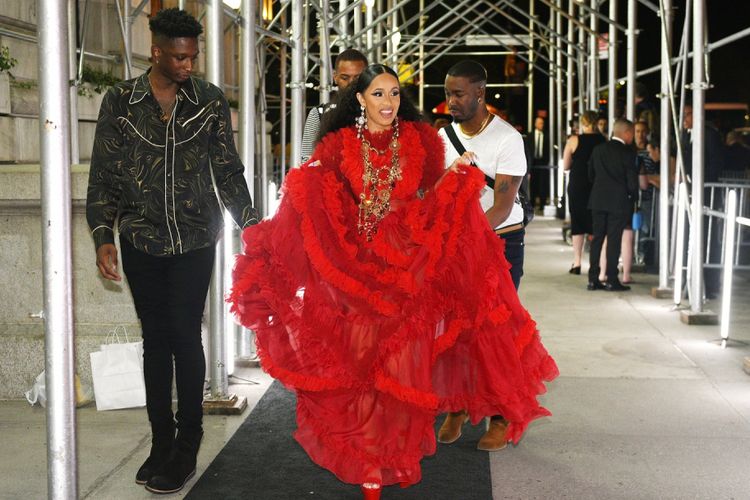 Rapper Cardi B tiba di pesta Harpers BAZAAR Celebrates ICONS By Carine Roitfeld di Plaza Hotel, New York City, Jumat (7/9/2018).