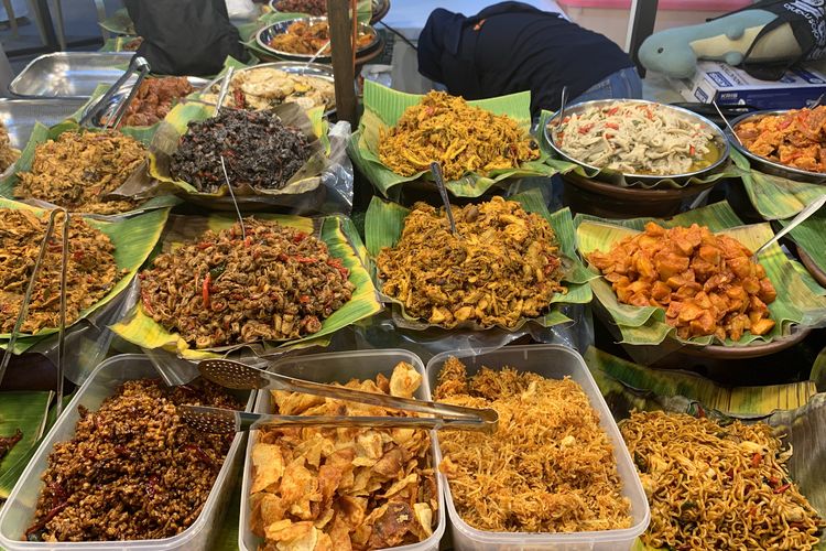 Sebanyak 42 stan makanan dan minuman bersertifikat halal Indonesia hadir di Halalicious Food Festival 2025 di JiExpo Convention Centre and Theatre, Kemayoran, Jakarta Utara.