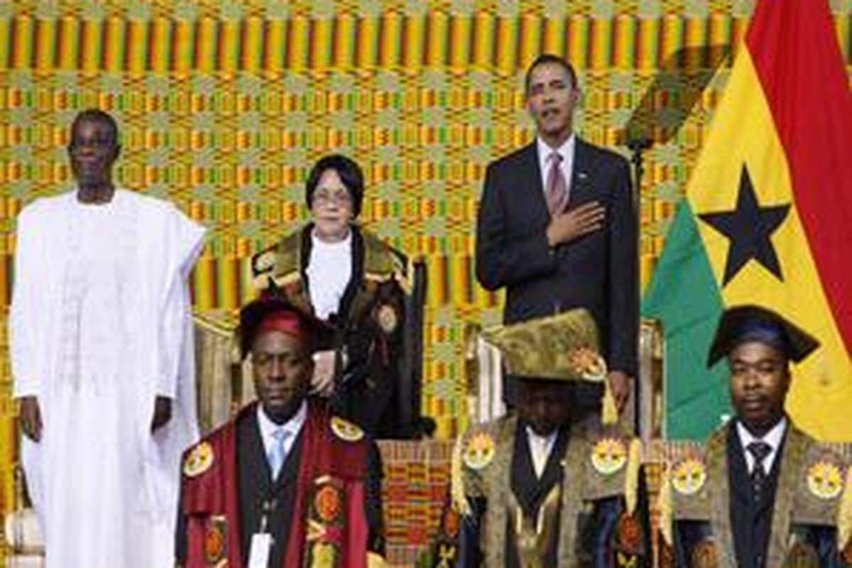 Presiden AS Barack Obama (kanan atas) menyanyikan lagu 