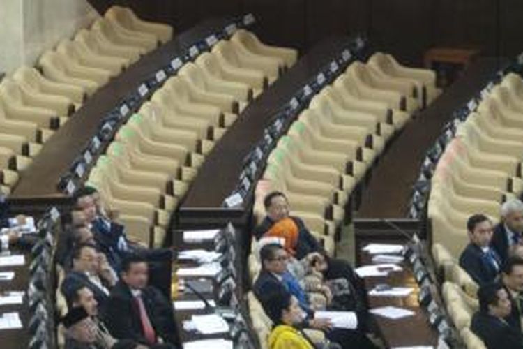 Kursi Dewan Perwakilan Daerah terlihat kosong dalam rapat paripurna MPR, Selasa (7/10/2014).