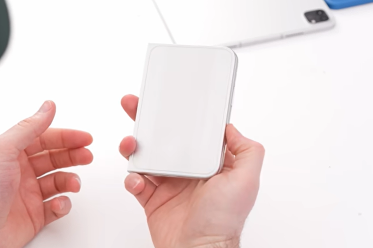 Video Hands-on Ungkap Desain iPhone Ultra, HP Lipat Pertama Apple