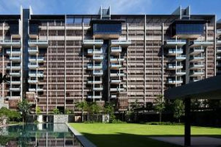 Fasad apartemen Goodwood Residence di Singapura ditutupi dengan peneduh dari aluminium. Peneduh ini bisa diatur ketinggiannya oleh penghuni apartemen untuk memberikan jumlah sinar matahari sesuai keinginan.