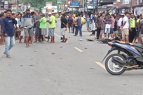 Hilux Tabrak 2 Motor di Manokwari, Warga Sempat Akan Bakar Mobil Penabrak