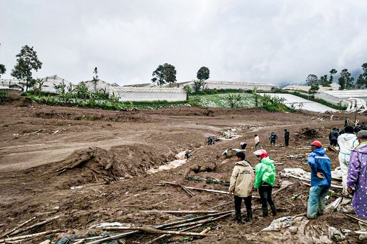 Areal longsor di Desa Pasirlangu, Kecamatan Cisarua, Kabupaten Bandung Barat, Jawa Barat, Minggu (25/1/2026).