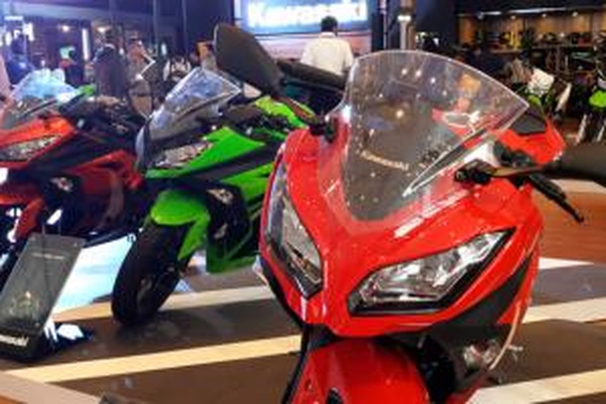 Kawasaki Ninja 250 FI kini punya peranti kopling baru yang membuat perpindahan gigi semakin mulus.