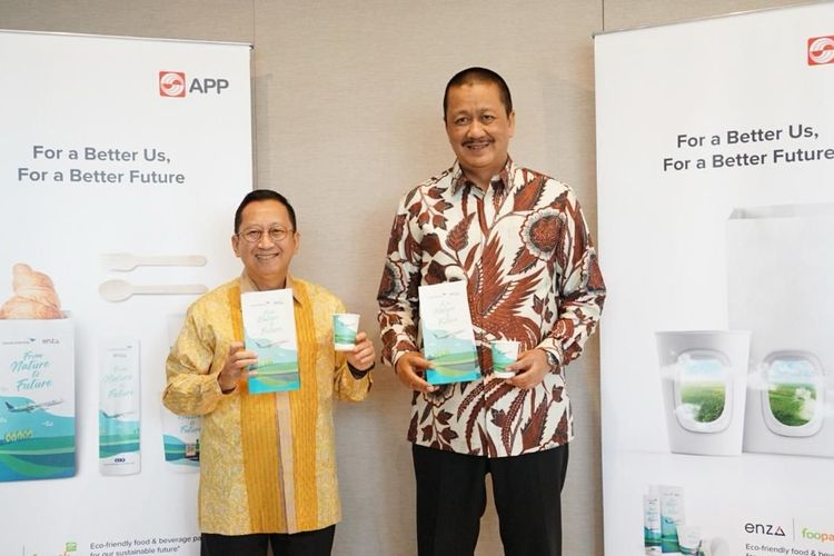 Garuda Indonesia dan APP Group berkolaborasi menggunakan produk penerbangan ramah lingkungan. 