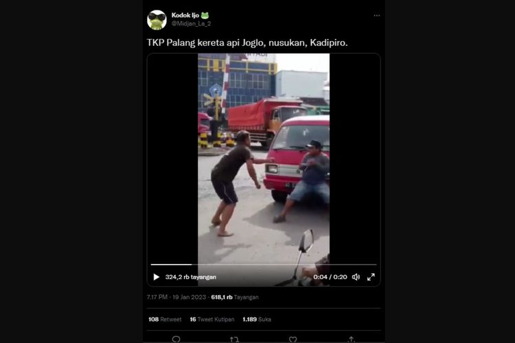 Beredar sebuah video yang memperlihatkan dua orang diduga supir terlibat adu fisik di Simpang Joglo, Solo, Jawa Tengah.